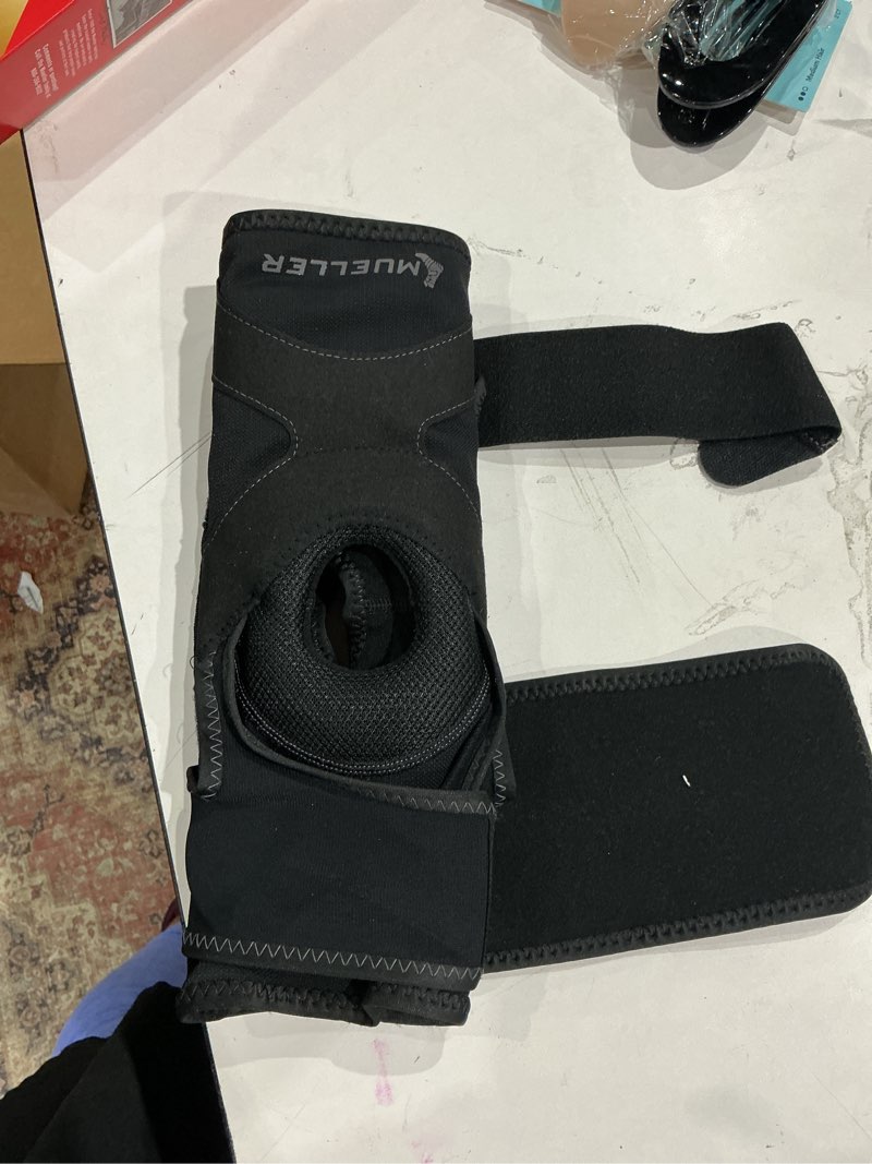 Condition photo showing Good Condition for mueller sports medicine hero™ knee stabilizer, osfm, black