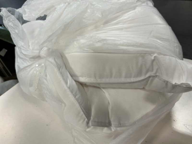 Condition photo showing As Is for viewstar Bed Pillows Different Size Set of 2, Hotel Collection, Down Alternative Pillow for Back, Stomach or Side Sleepers, White, Queen White Queen