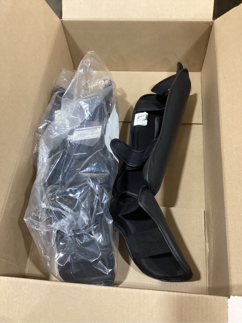 Condition photo showing Good Condition for venum challenger standup shinguards x-large black/black