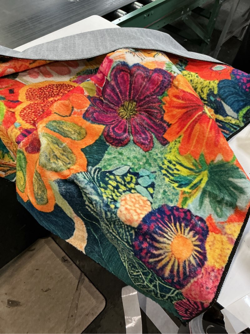 Condition photo showing As Is for keepcute Colorful Floral Area Rug 5x7 ft Non-Slip Rug Abstract Design Flowers Floor Carpet Decor for Living Room Bedroom Living Room Study Carpet Floral 5' x 7' (Rectangular)