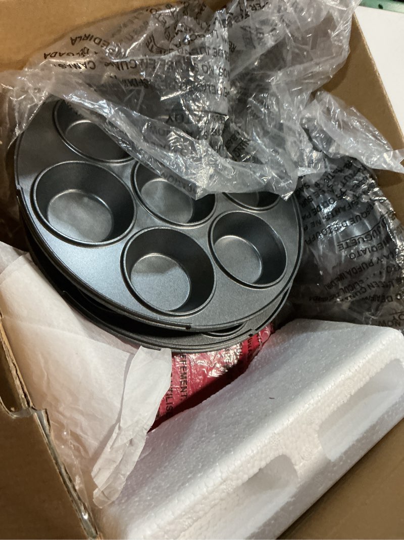 Condition photo showing Good Condition for Babycakes 3-in-1 Removable Plate Multi-Treat Maker  Red  New  Model MT-6