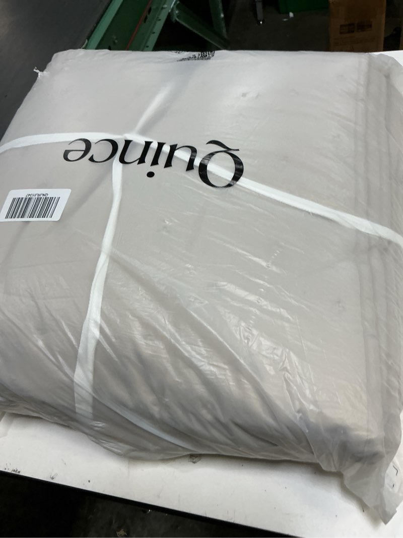 Condition photo showing Good Condition for quince king bamboo dream quilt sand 