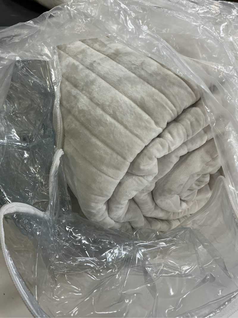 Condition photo showing Good Condition for 3 pieces luxurious velvet oversized king quilt bedding set 106x118 striped bedspread coverlet quilted set with 2 pillow shams 20x36 ultra soft comforter for all season, cream cream california king-106x118