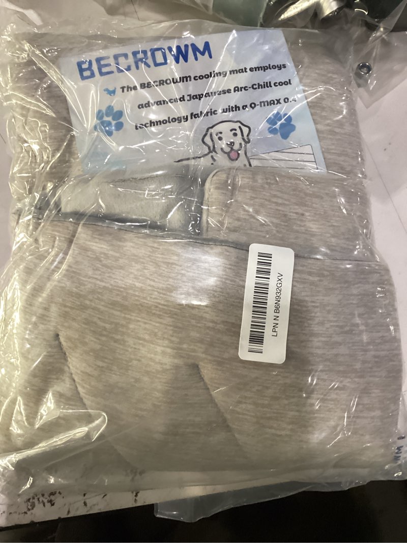 Condition photo showing New/Like New for dog cooling mat self coolings foldable cooling pad for dog in summer coolings mat for dogs and cats machine washable (rectangle,gray, medium-36 l x 23" w) rectangle,gray medium-36"l x 23"w