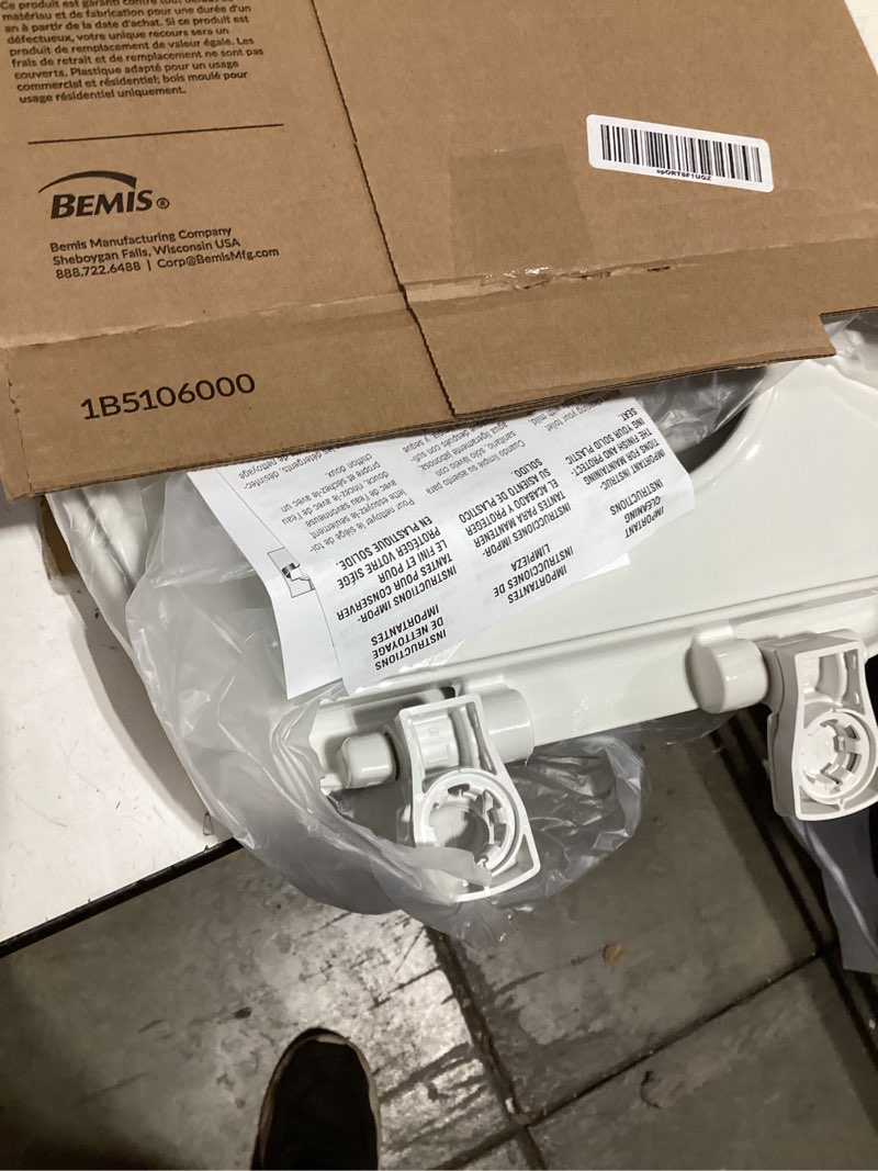 Condition photo showing Good Condition for Bemis 7300SLEC Slow Close Toilet Seat, Easy Clean Hinges and Durable Plastic Seat, Made in USA, Elongated, White