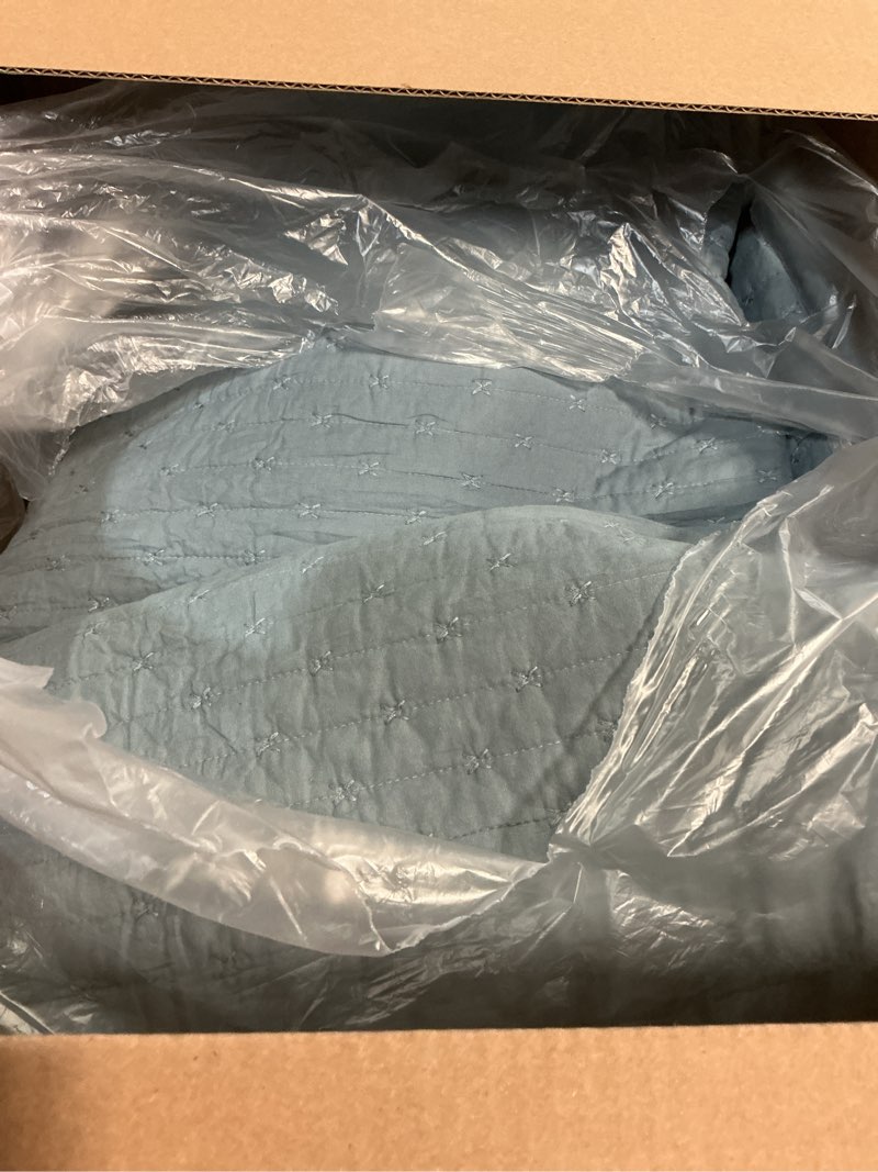 Condition photo showing Good Condition for comforter