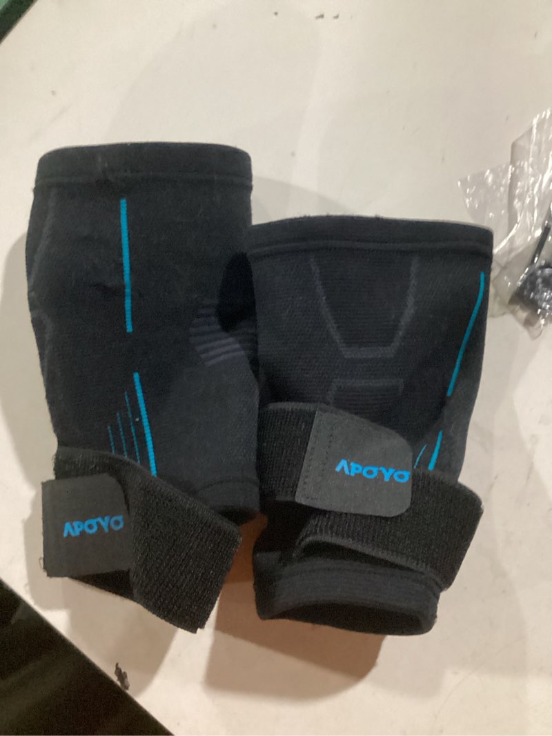 Condition photo showing Good Condition for APOYO Elbow Brace for Tendonitis and Tennis Elbow, (Pair) Compression Sleeve for Arthritis, Workouts, Reduce Joint Pain During Fitness Activity (Medium) Medium Blue (Pair)