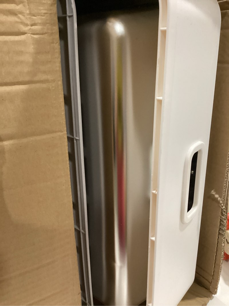 Condition photo showing Good Condition for enclosed stainless steel cat litter boxes,large foldable litter box with lid,hooded covered stainless steel cat litter box,easy cleaning,no urine leakage,deeper pan 23.6"x18.1"x17.7"