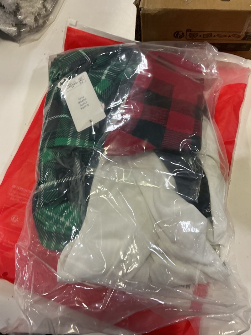 Condition photo showing New/Like New for patpat family christmas pajamas matching pajamas for couples 2 piece sets for women long sleeve top & plaid pajama pants with socks holiday loungewear pjs for baby kids adult,women small