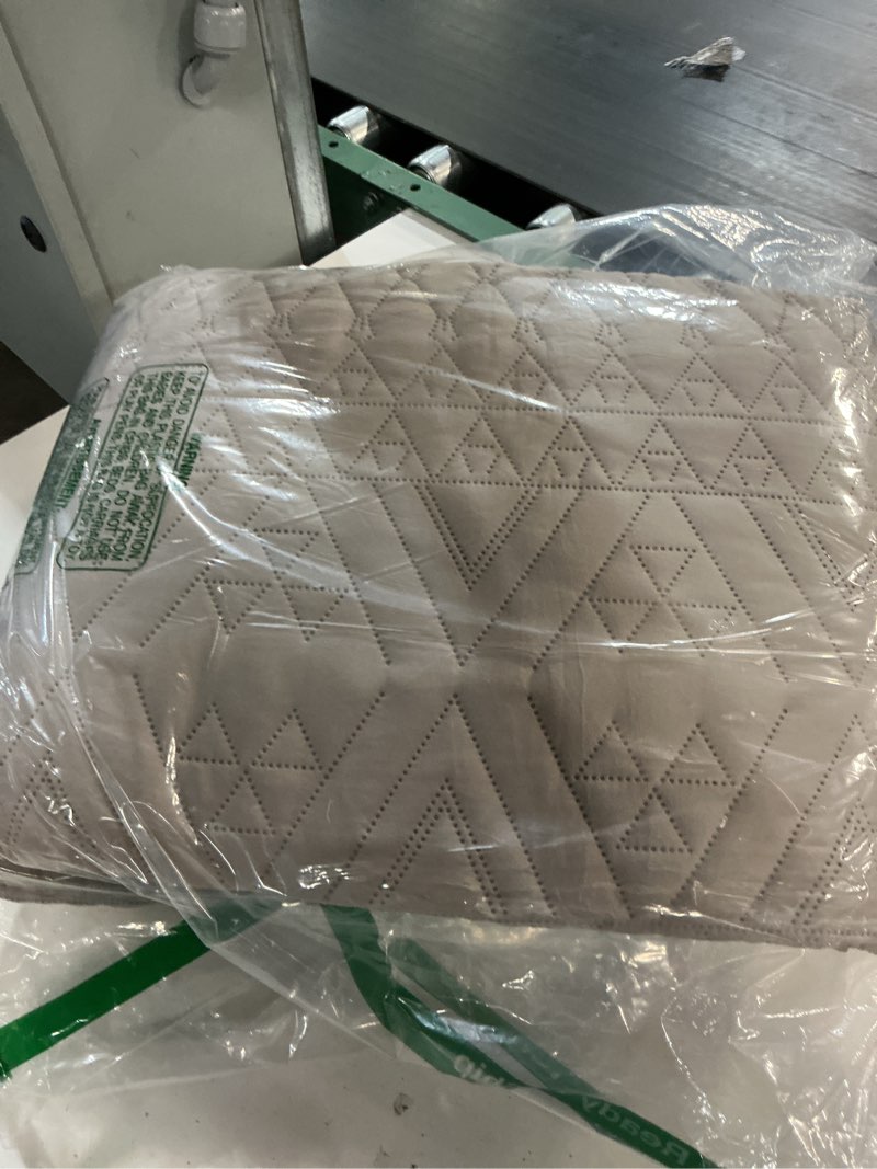 Condition photo showing As Is for love's cabin quilts for queen bed burlwood bedspreads bedding set - lightweight bedspread comforter - coin pattern bedding coverlet for all season - 3 pieces (1 quilt, 2 pillow shams) full/queen (90"x96") coin pattern burlwood