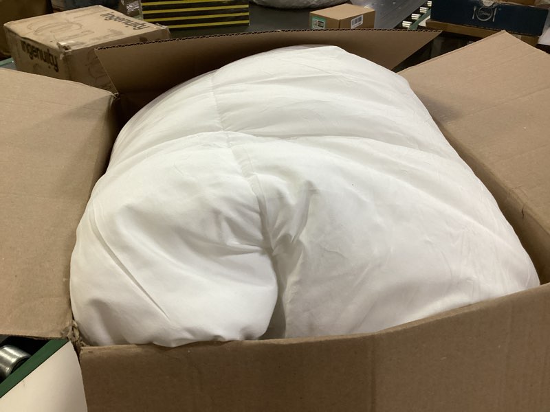 Condition photo showing Good Condition for Bedsure Comforter Duvet Insert - Quilted Comforters Oversized King Size, All Season Duvet, GentleSoft Down Alternative Bedding, with 8 Tabs, Gifts for Women/Men, White, Oversized King 116 x 98 Inches White Oversized King