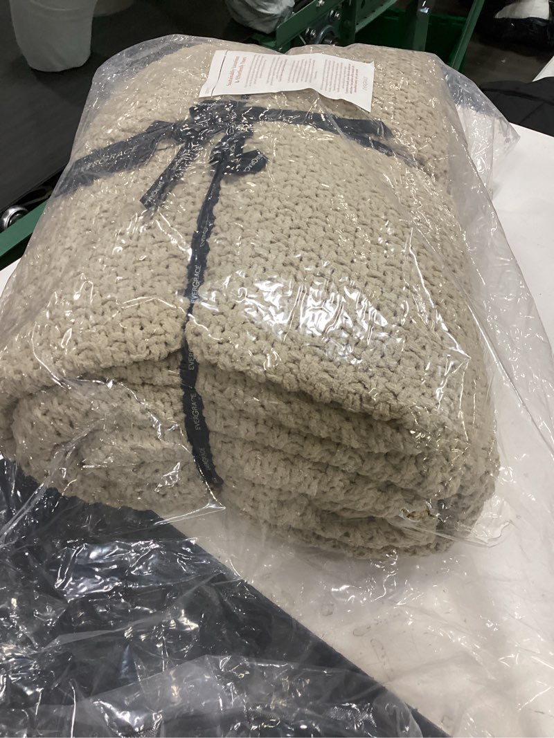 Condition photo showing Good Condition for EVERGRACEHOME Chunky Chenille Knit Throw Blanket for Couch, Soft Luxurious Oversized King Moss Stitch Blanket for Bed, Large Cozy Farmhouse Knitted Throw for Sofa, Sand Dune, 92" x 108"