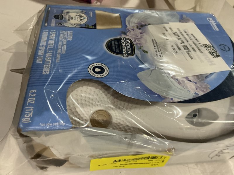 Condition photo showing Good Condition for 6.2 oz. clean linen automatic air freshener starter kit with refill