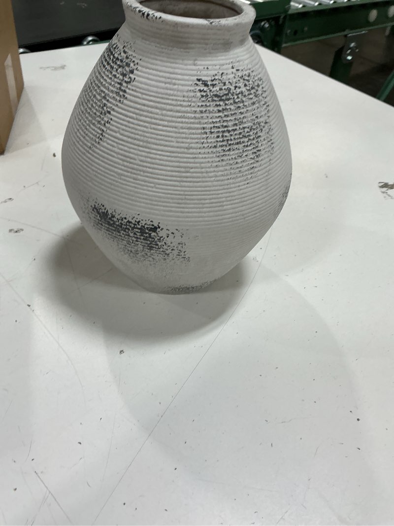 Condition photo showing New/Like New for Ceramic Vase Rustic Pottery Vase Neutral Distressed Vases 7.87" Farmhouse Stone Textured Vase Home Decor for Kitchen Counter Dining Table Living Room Bookshelf Entryway