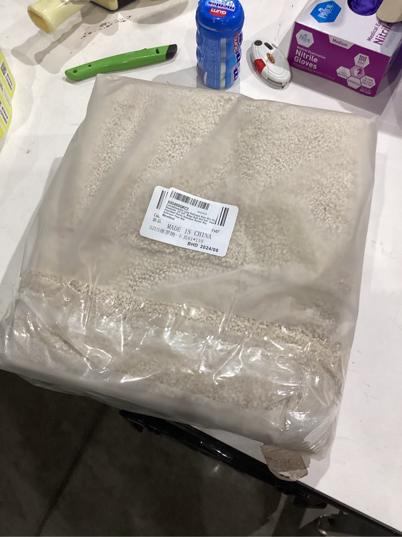 Condition photo showing Good Condition for Color&Geometry Long Bathroom Rugs, Non Slip Washable Shower Floor Mat, 24"x43" Beige Bath Mat Soft, Super Absorbent Bathroom Runner Rug Beige 2' x 3'7" (Rectangular)