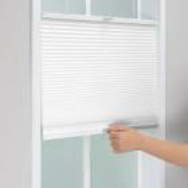 Assorted windown blinds different size and different style)