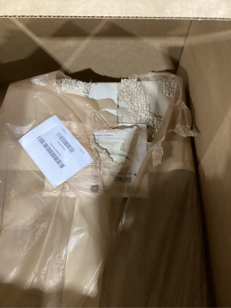 Condition photo showing New/Like New for Peri Home Chenille Leopard 100% Cotton 3-Piece Duvet Cover & Sham Set, Full/Queen, Linen Linen Full/Queen