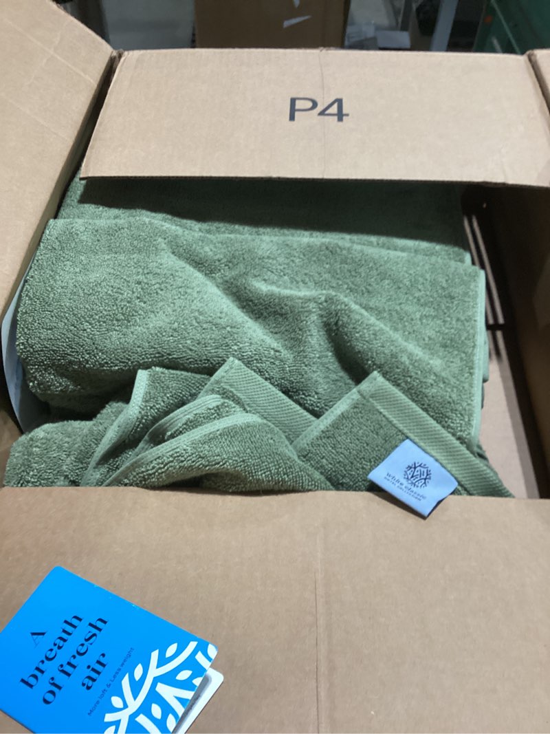 Condition photo showing Good Condition for White Classic Luxury 4-Piece Large Bathroom Towel Set - 700 GSM Cotton Ultra Soft Towels 27x54 | High Absorbency & Quick Dry | Hotel Plush Dark Green Towels 12: Forest Green
