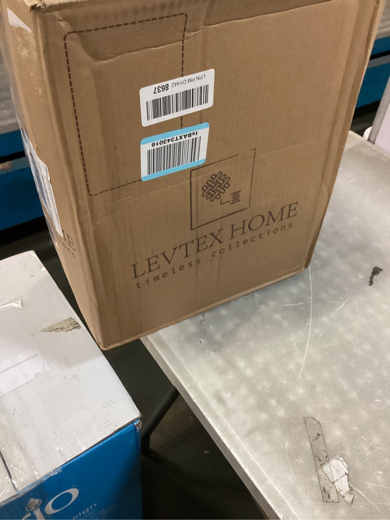 https://lotting-media.assets.bidfta.com/lotting_34bed728-b754-434c-8635-4d4c454ea043