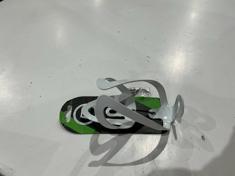 Condition photo showing Good Condition for rockbros bike water bottle cage, durable aluminum alloy bike cup holder, lightweight water bottle holder, universial bike bottle cage for road mountain bikes