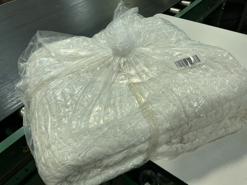 Condition photo showing Good Condition for european linen cotton stitch quilt, king/cal king, white