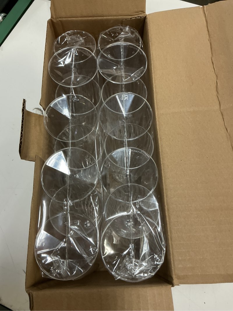 Condition photo showing New/Like New for Lillian Tablesettings Premium Champagne Flutes 6 oz. Clear Hard Plastic 1-Piece Disposable Glasses - 16 Count Champagne Flutes - 16 Count