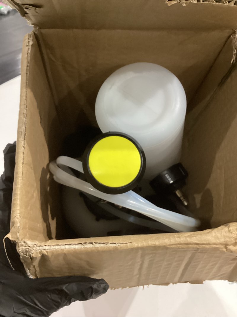Condition photo showing Good Condition for 3L Brake Bleeding Kit with Pressure Gauge, Efficient Manual Vacuum Pump System for Brake and Clutch Fluid Change, Complete Set with Adapters (White Tank)