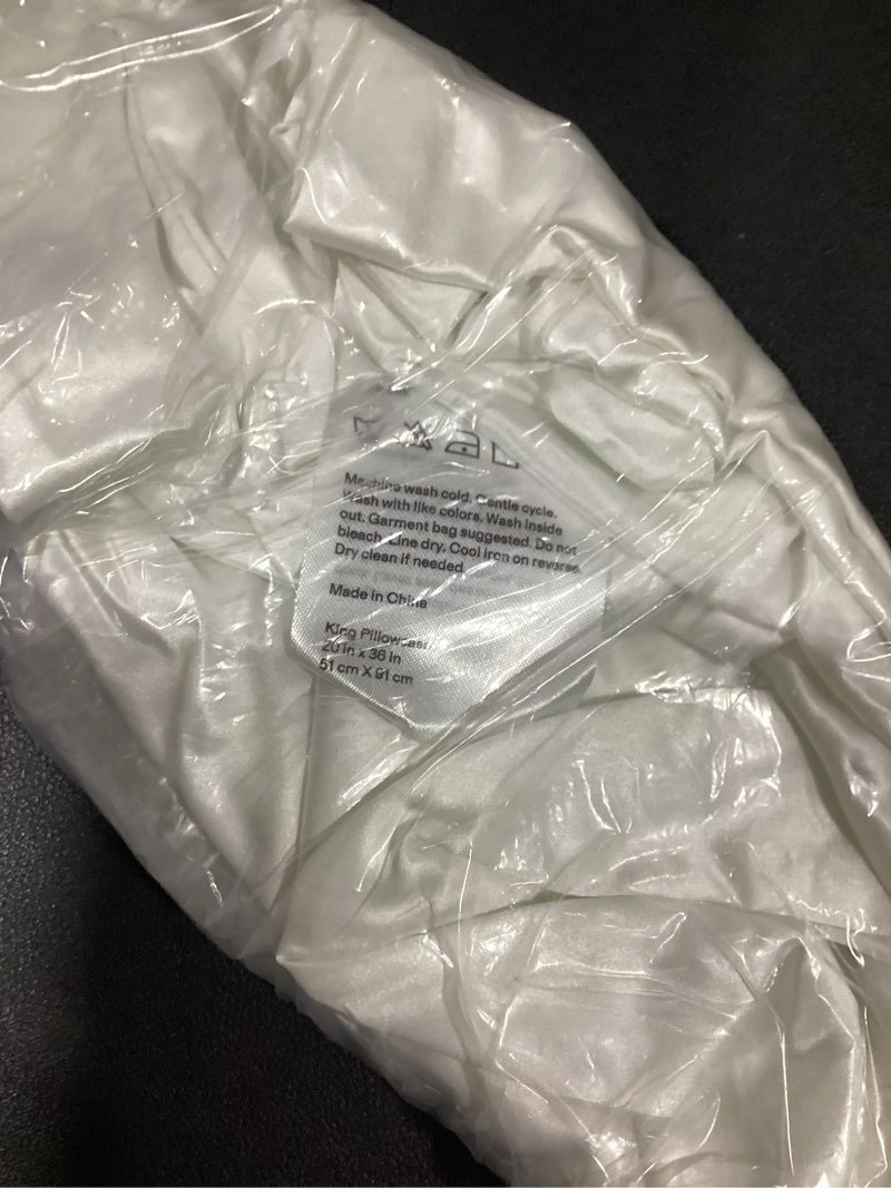 Condition photo showing Good Condition for zip pillow case silk quince 