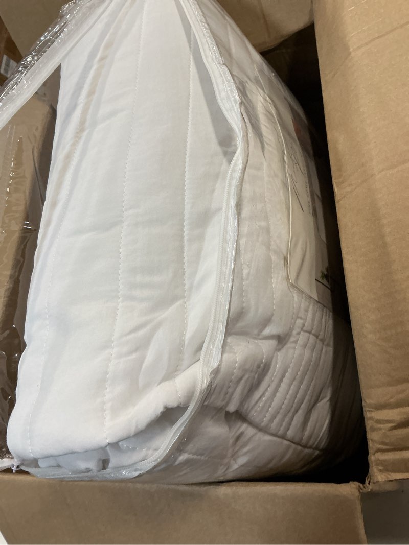 Condition photo showing Good Condition for Quilt Set King Size White | Lightweight Ultra Soft Microfiber Bedspread | 3 Piece King Coverlet for All Season | Parker Collection (King, White) King White