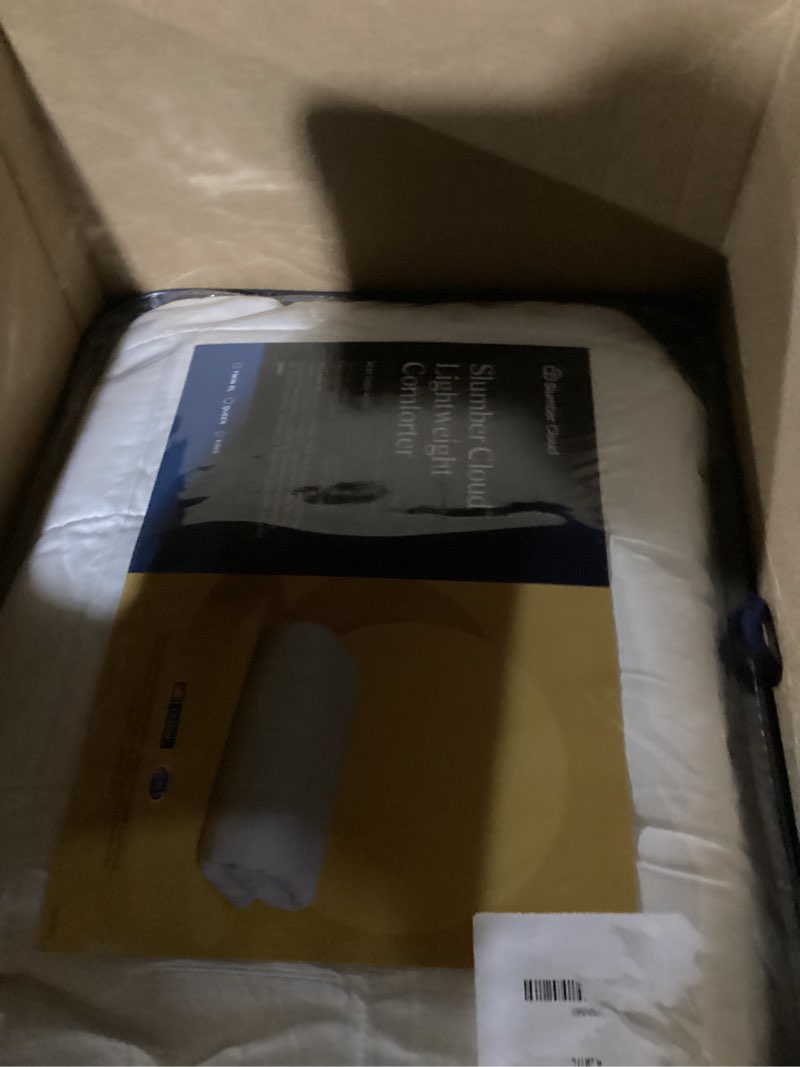 Condition photo showing Good Condition for SLUMBER CLOUD Lightweight Comforter - NASA Temperature Regulation Technology - Down Alternative Cooling Comforter - Hypoallergenic White Queen