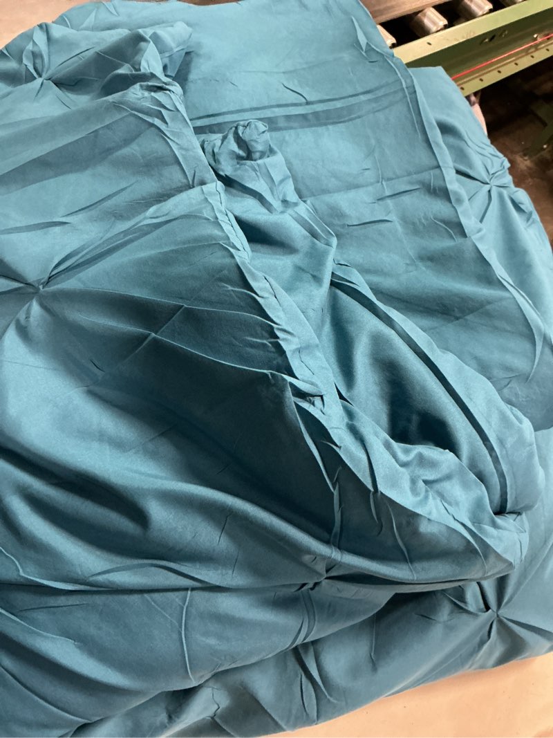 Condition photo showing Good Condition for bedsure twin/twin xl comforter set, teal soft prewashed bedding for all seasons, 2 pieces gentlesoft™ bed set, 1 lightweight comforter (68"x88") and 1 pillowcase (20"x26") twin/twin xl(68"x88") 26 - teal
