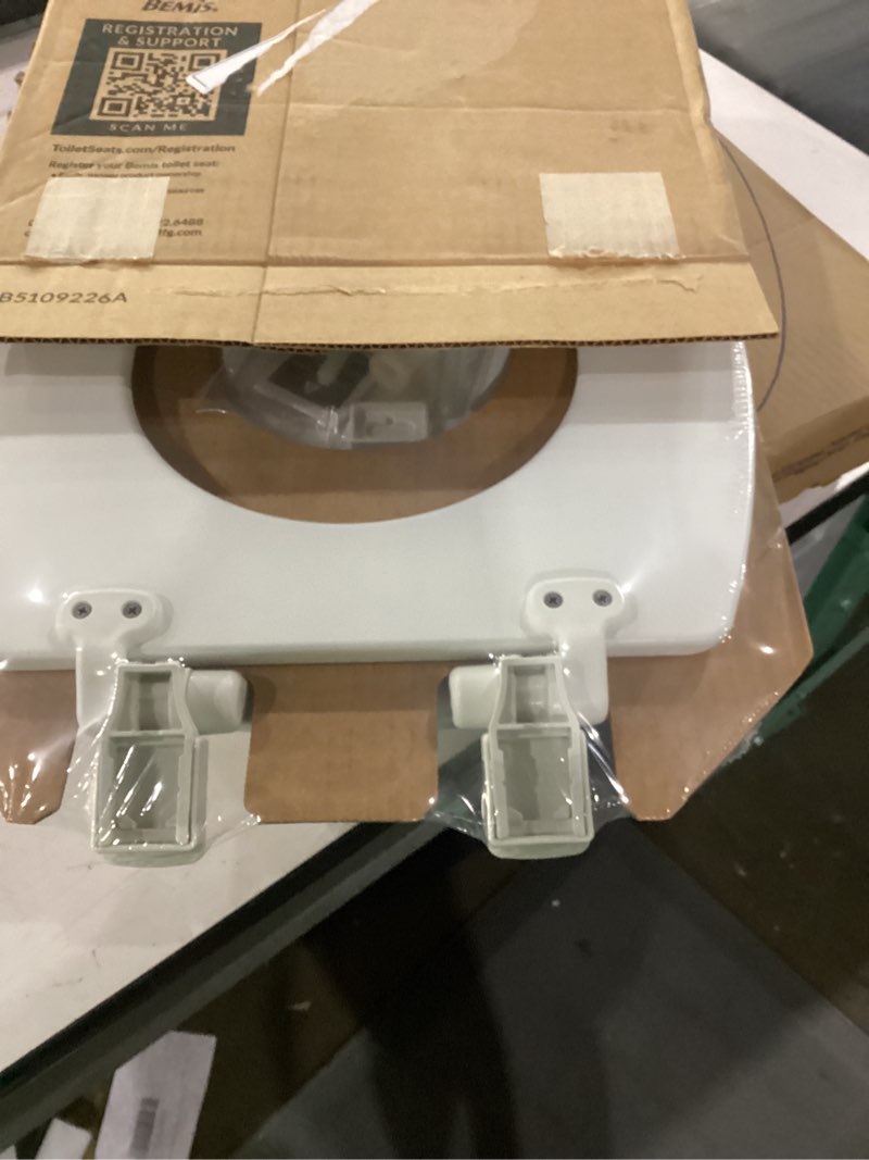 Condition photo showing New/Like New for mayfair 1847slow 000 kendall slow-close  removable enameled wood toilet seat that will never loosen  1 pack elongated - premium hinge  white