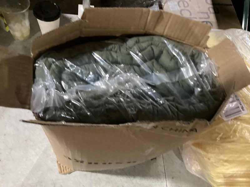 Condition photo showing New/Like New for WRENSONGE Queen Quilt-3 Pieces Lightweight Bedspreads Olive Green Queen Size Quilt Bedding Set for All Seasons, Soft Summer Coverlet with 2 Pillow Shams Suitable for Bed & Couch Olive Green Full/Queen (90"x 94")