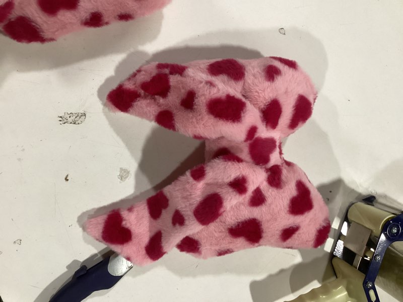 Condition photo showing New/Like New for Macarrie 2 Pcs Car Neck Pillow Plush Butterfly Bow Car Headrest Pillow Comfortable Seat Neck Support Cute Head Rest Accessories for Driving Travel Driver Chair Girl Style Interior Decor(Pink Heart)