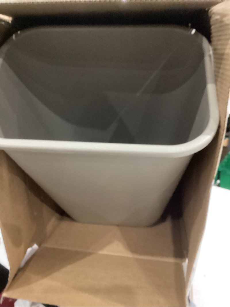 rubbermaid commercial products deskside wastebasket/trash can, 10.25-gallon/41-quart, beige, plastic