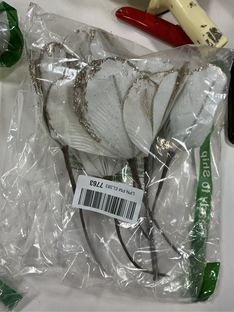 Condition photo showing Good Condition for GL-Turelifes 10’’ Large Glitter Christmas Flower 6 Pcs Artificial Magnolia Flowers Velvet Fold Christmas Tree Flower Decorations Xmas Tree New Year Party Wedding Ornaments (Cream White)