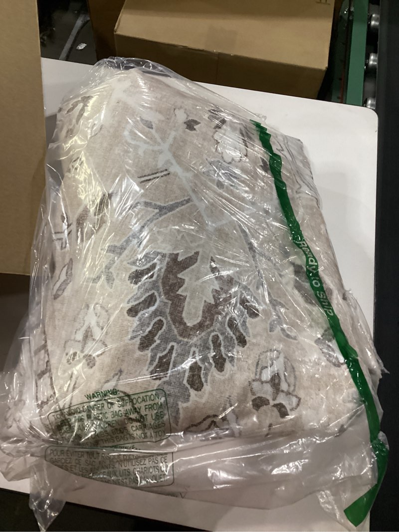 Condition photo showing Good Condition for area rug