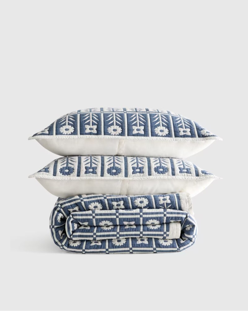 ((size king))quince organic cotton jacquard floral coverlet set color: glacier blue
