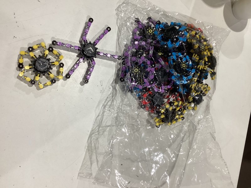 Condition photo showing Good Condition for fidget spinners, paquete de fidget spinners transformables regalos de fiesta para niños bolsa de golosinas rellenos de calcetín caja del tesoro premio de aula regalos para