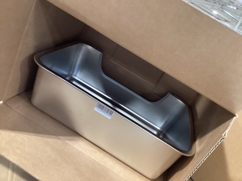 Condition photo showing Good Condition for low entry stainless steel litter box for senior cats, metal large litter boxes, xl extra cat litter pan for injured cat & big cats, easy to clean, non-stick, odor-free, 19.7" l×13.8" w×5.9" h silver-1 pack 19.7"l×13.8"w×5.9"h