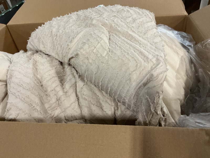 Condition photo showing Good Condition for Andency Oatmeal Comforter California King Size, 3 Pieces Boho Bedding Set & Collections, Farmhouse Tufted Fluffy Bedding Comforter Sets for All Seasons (1 Comforter 104x96In, 2 Pillowcases) 08 - Oatmeal California King (104"x96")