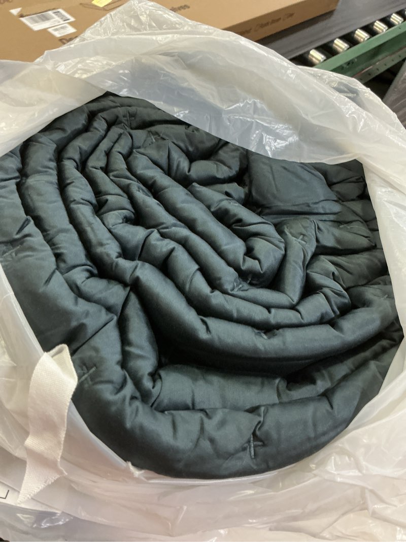 Condition photo showing Good Condition for bamboo dream quilt, king/cal king, nightfall
