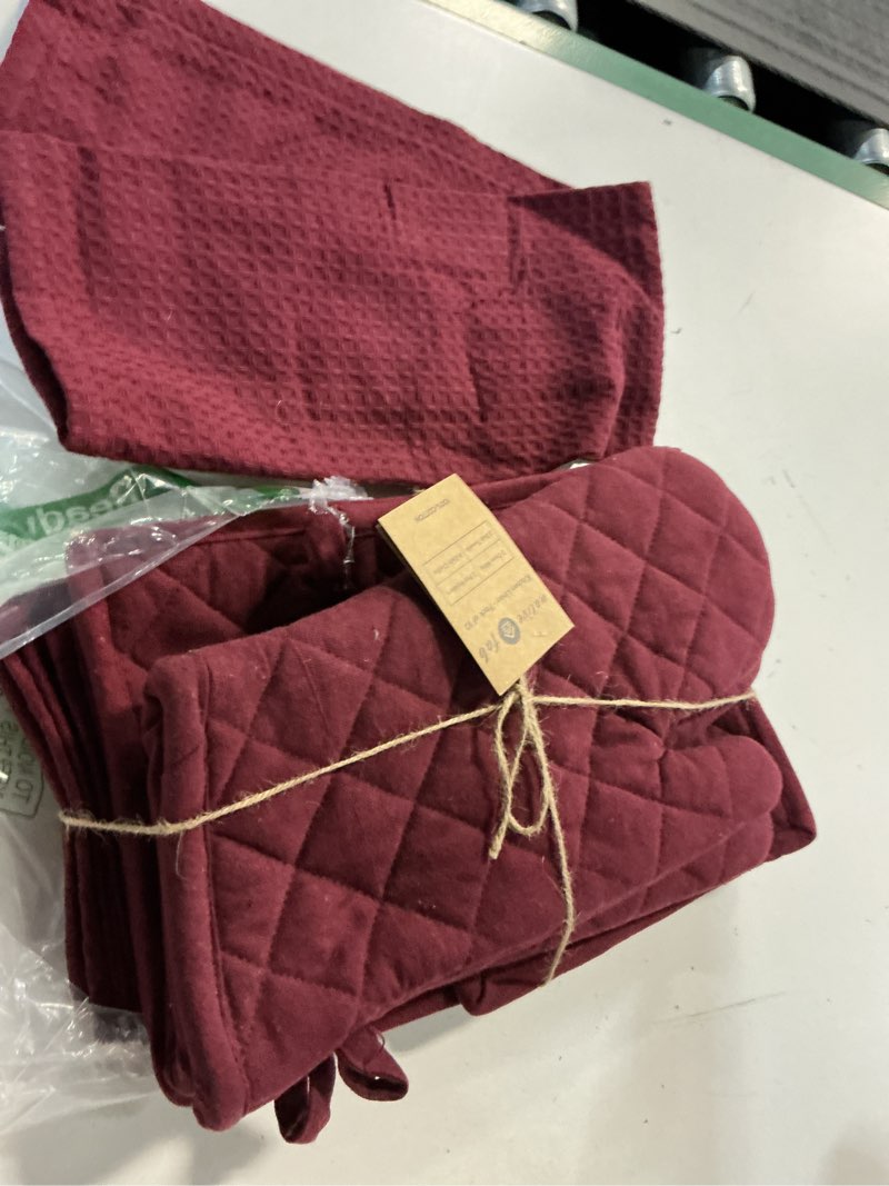 Condition photo showing Good Condition for native fab 10-piece kitchen set – features oven mitts, potholders, kitchen towels & dishcloths, heat resistant, durable cotton, perfect for cooking, baking, and everyday kitchen tasks - burgundy wine