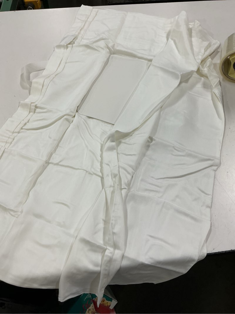 Condition photo showing Good Condition for bamboo pillowcases sheet set, queen, white