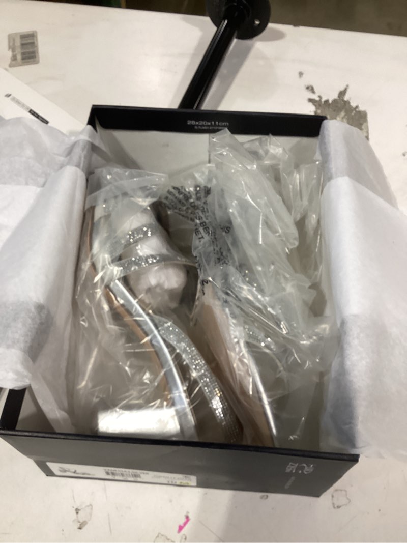 Condition photo showing New/Like New for naturalizer women's vanessa heeled sandal 10 silver