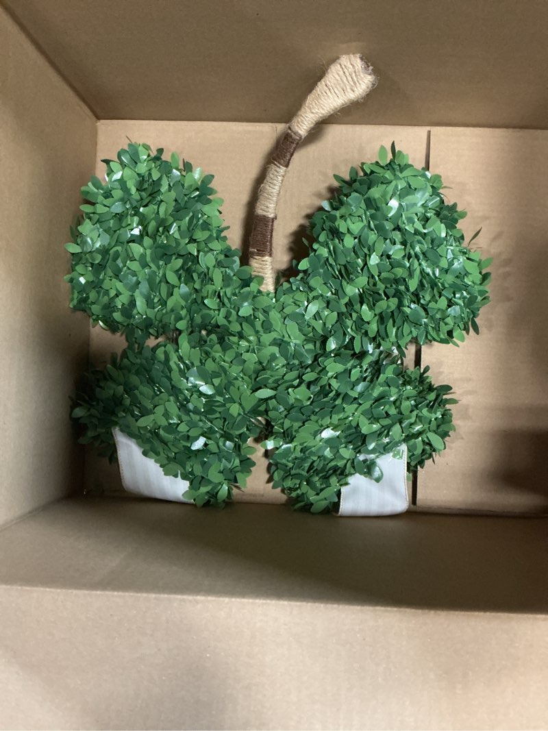 Condition photo showing Good Condition for DAZONGE St. Patrick's Day Decorations, St Patricks Day Shamrock Wreath, Lucky Green St. Patrick's Day Door Swag for Fireplace Mantel Walls