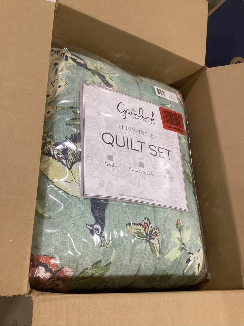 Condition photo showing Good Condition for Greenland Home Pavona Velvet Embellished Quilt Set, 2-Piece Twin/XL, Jade