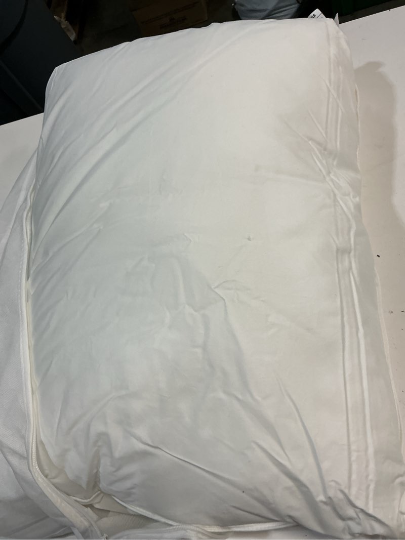Condition photo showing Good Condition for quince premium down alternative pillow, standard, soft/medium