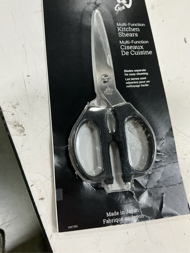 Condition photo showing New/Like New for shun multi purpose kitchen shears, heavy duty cooking scissors, durable 420j2 stainless steel, detachable blades for easy cleaning, kitchen shears for professional and home chefs