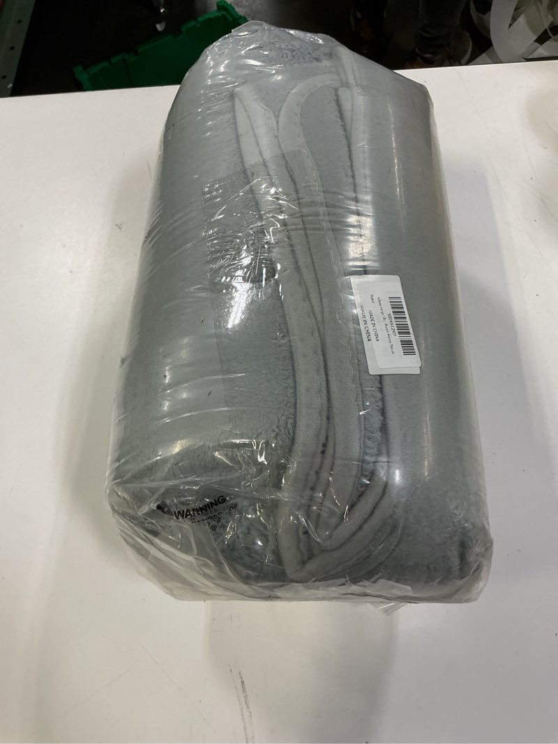 Condition photo showing New/Like New for Large Ultra Soft Modern Area Rugs for Living Room Bedroom, 7x10 Feet Grey Thickened Memory Foam Indoor Solid Minimalist Carpets, Non-Slip Comfy Rug for Boys Girls Nursery Room Home Decor 7' x 10' (Rectangular) Grey